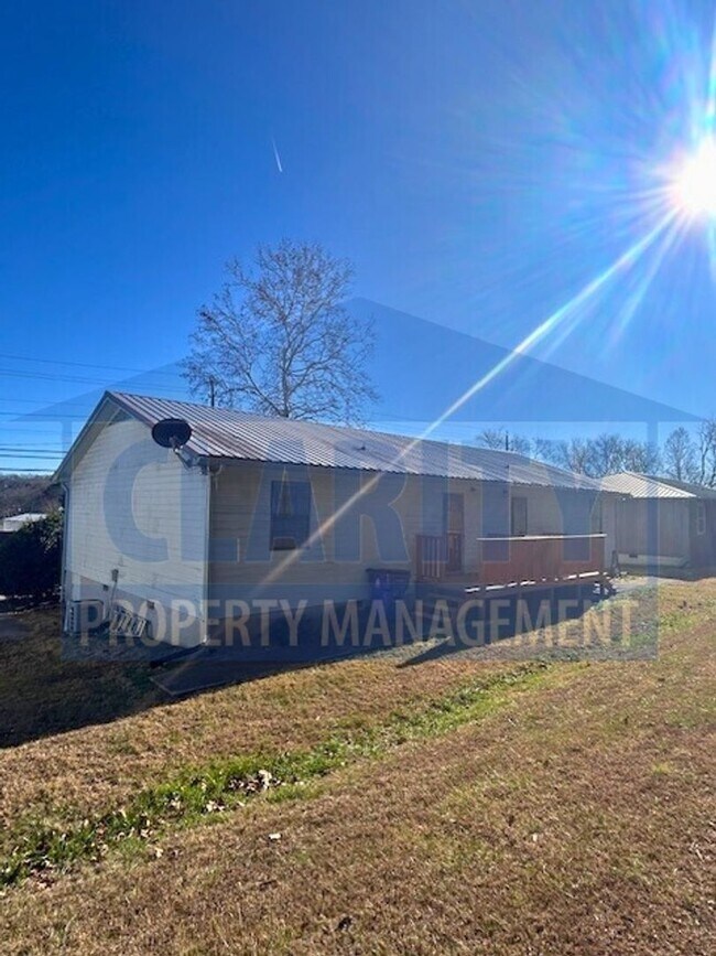 Foto del edificio - 3014/3016 Blue Springs Rd