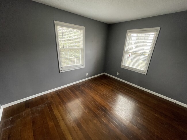 Building Photo - 773 S Primrose Pl