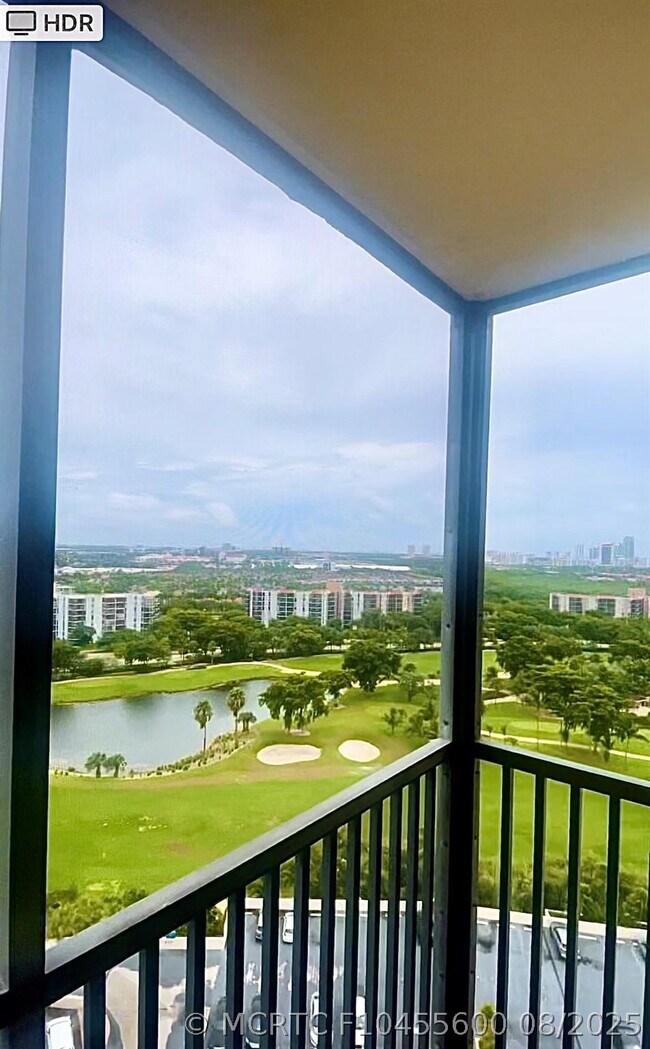 Foto del edificio - 20301 W Country Club Dr