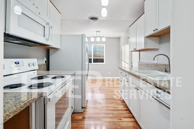 Building Photo - Charming 3-Bedroom Home in Desirable Citru...