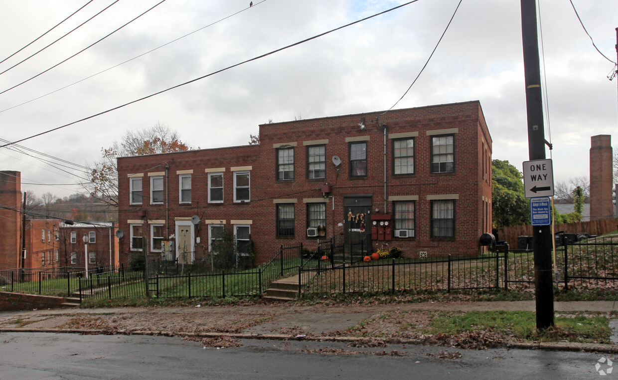 Primary Photo - Danbury Apartments