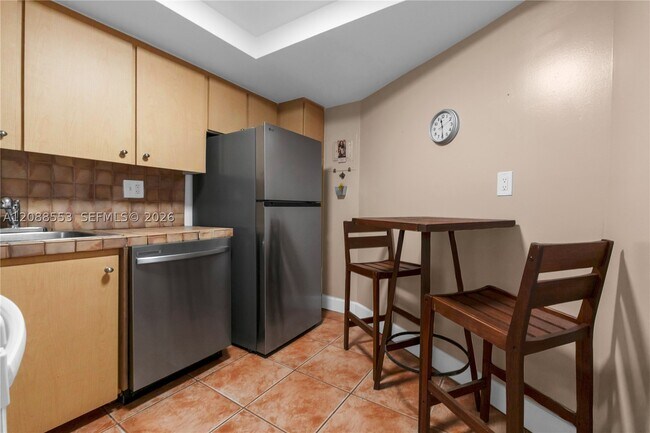 Foto del edificio - 3180 S Ocean Dr