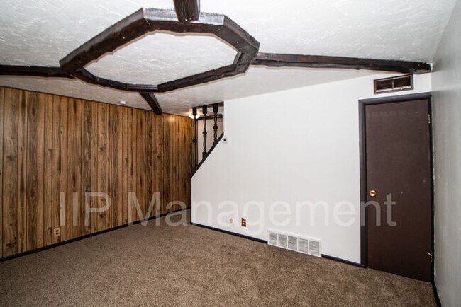 Building Photo - Updated 2 Bedroom Townhouse for rent in Be...
