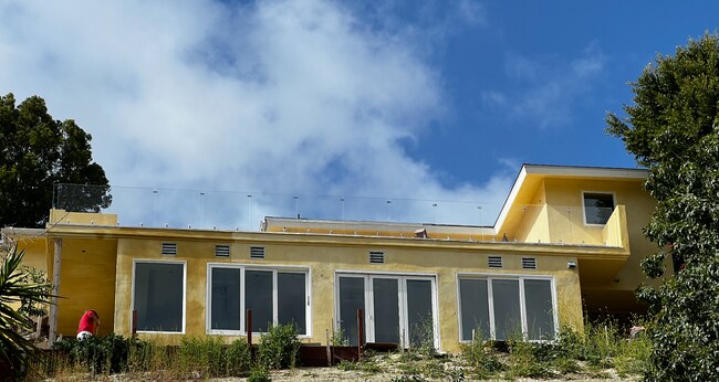 Building Photo - 1339 Temple Hills Dr