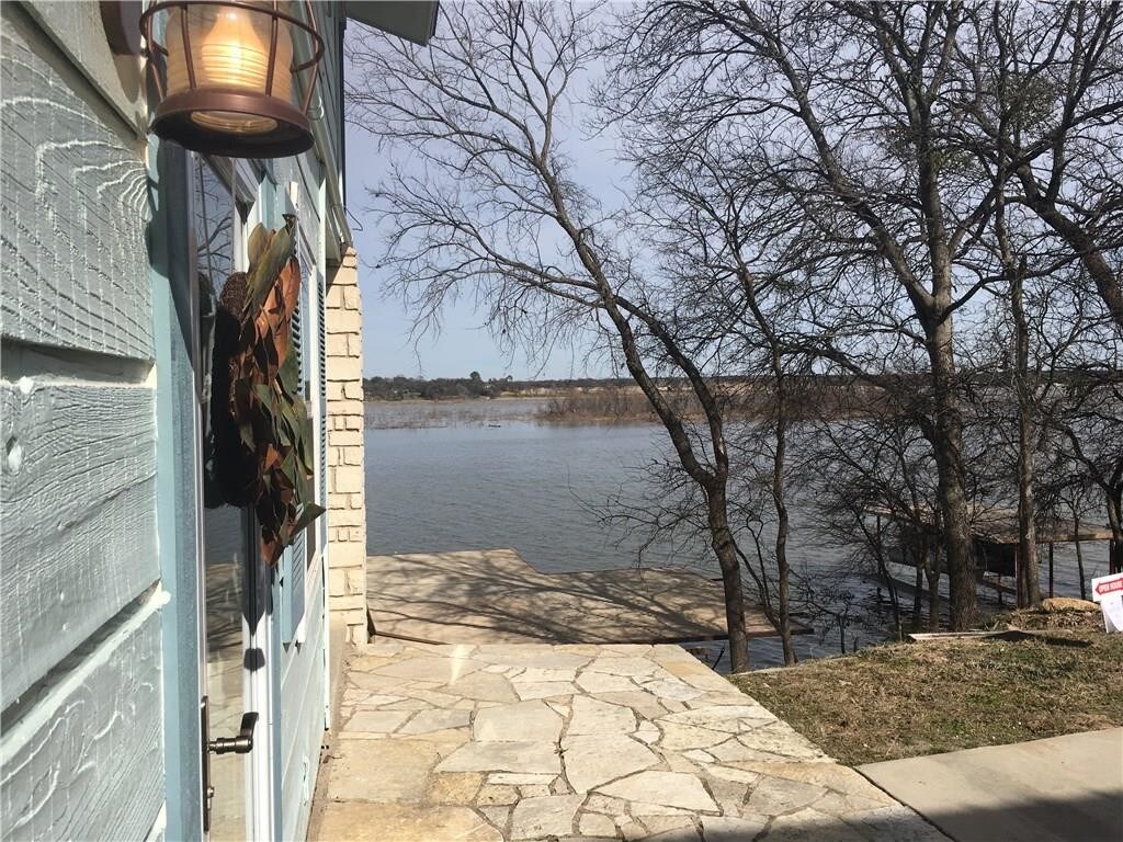 Primary Photo - 4461 Lakeshore Dr