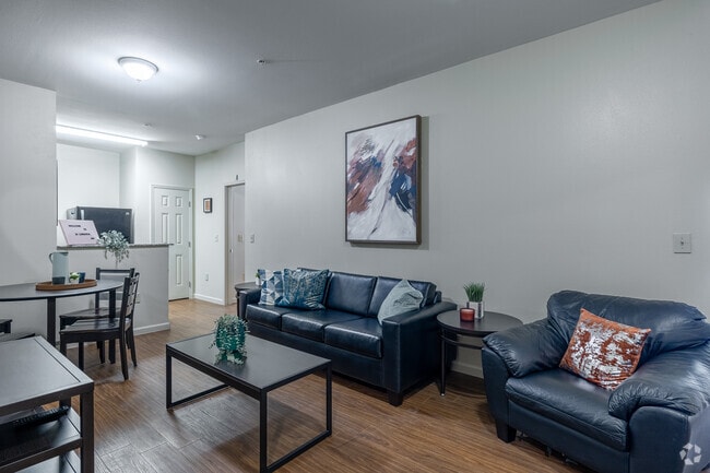 4BR - 2BA, 1,008 SF - 24 Longview