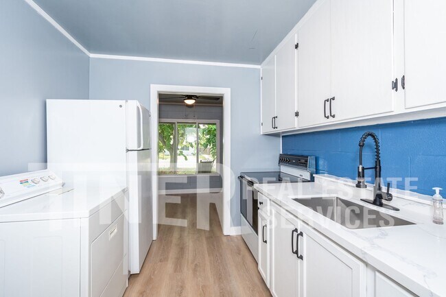 Foto del edificio - 5313 Robertson Ave