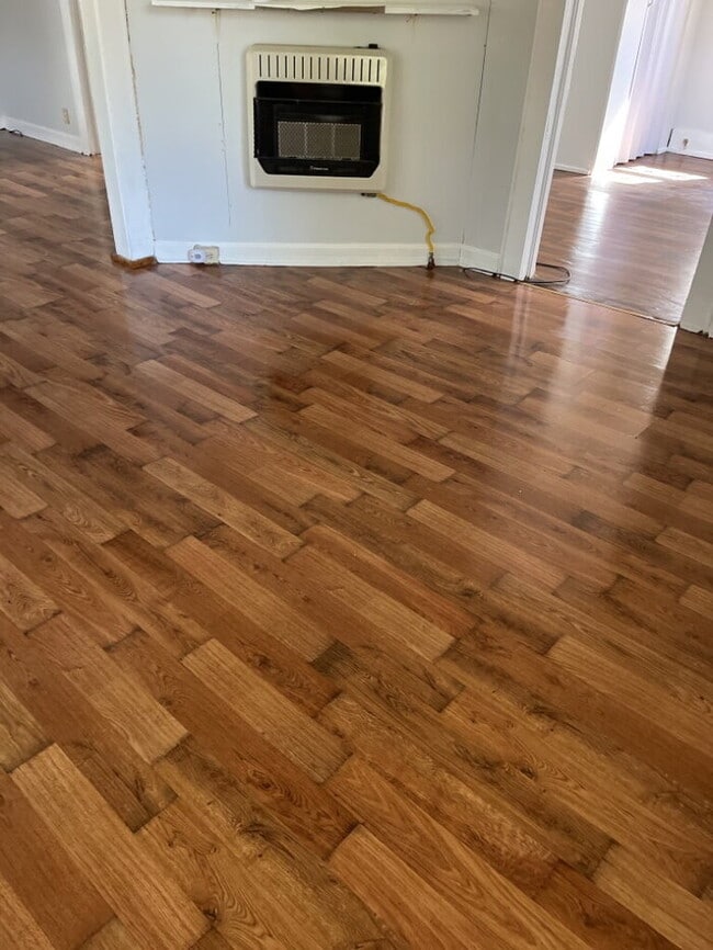 Building Photo - 2 Bedroom 1 Bathroom