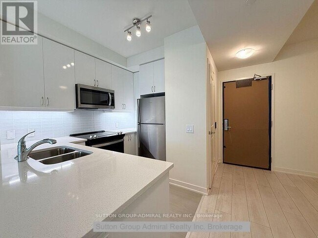 Photo du bâtiment - 4955 Yonge St