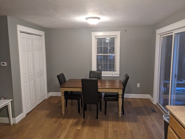 Foto del edificio - 229 Little Sandy Pond Rd