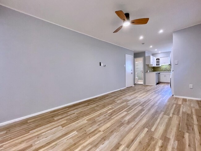 Building Photo - 259 3rd St