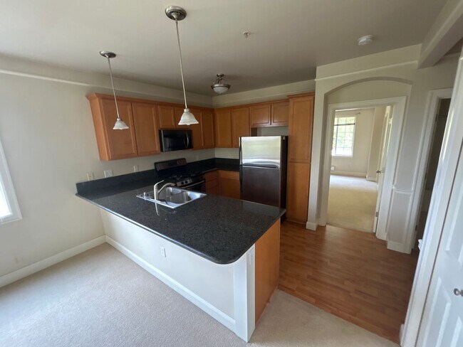 Foto del edificio - 2B, 2BA upstairs condo in SW Renton with g...