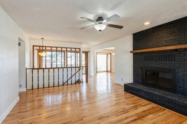 Foto del edificio - 7405 W 74th St