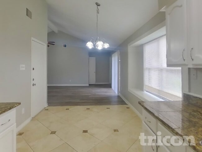 Foto del edificio - 22510 Braken Carter Ln