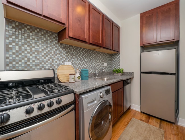 Building Photo - 556 W Arlington Pl