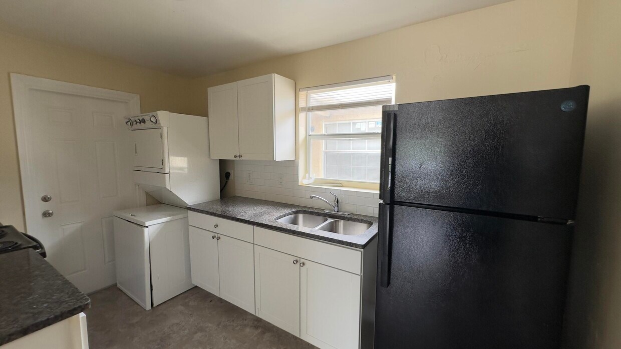 Foto principal - 1244 W 36th St