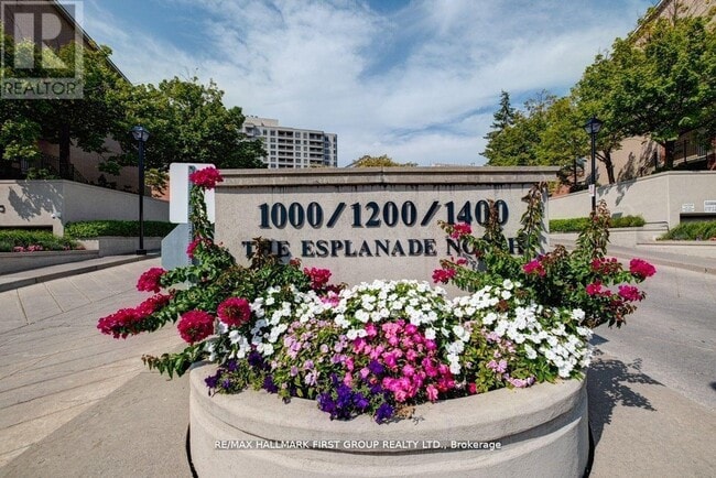 Building Photo - 1000 The Esplanade N