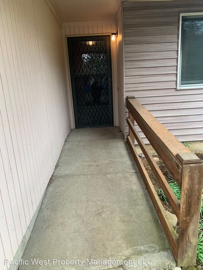 Building Photo - 3 br, 2 bath House - 1315 SE 135th Ave.