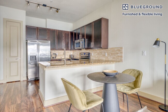 Foto del edificio - 422 W Riverside Dr