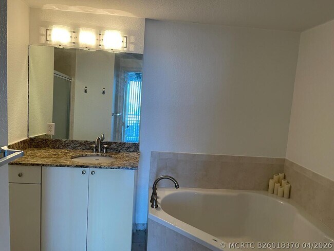Building Photo - 1830 Radius Dr