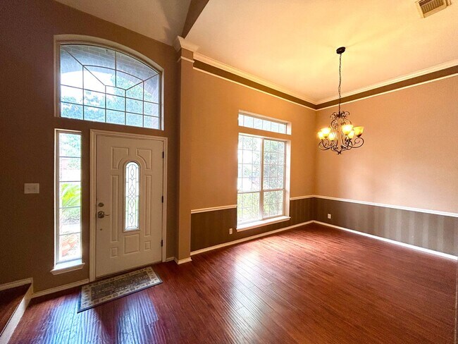 Foto del edificio - 8807 Brae Ridge Dr