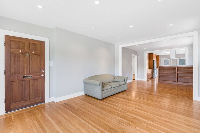 Foto del edificio - 2744 Mathews St