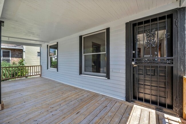 Foto del edificio - 1261 E 123rd St