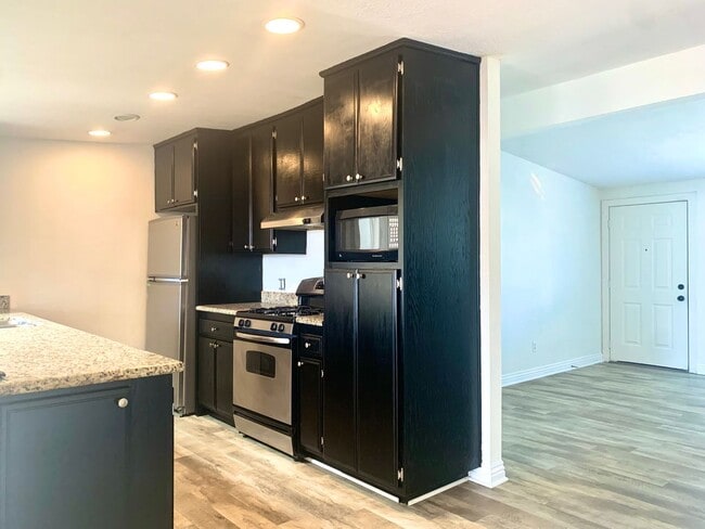 Building Photo - BEAUTIFUL 4 BEDROOM, 2 BATH SINGLE STORY HOME