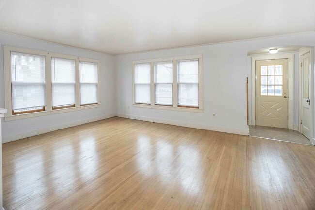 Building Photo - 236 E Main St