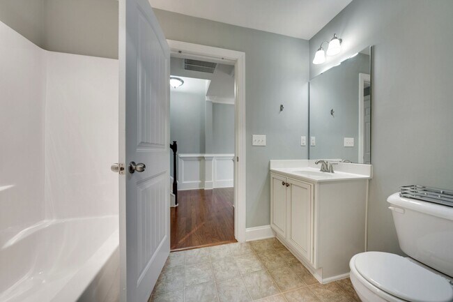 Foto del edificio - Gorgeous 3-Bed, 3.5-Ba Townhouse w/ Office in Downtown Apex