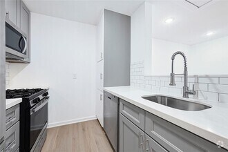 Building Photo - 5718 Eskridge St
