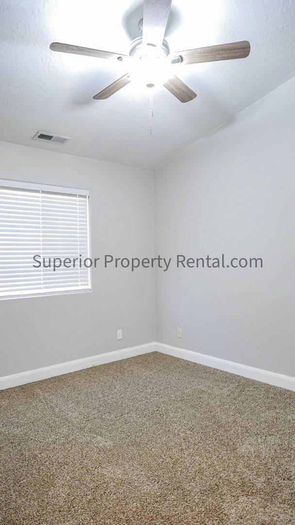 Building Photo - Cute 2 bed, 2 bath Condo