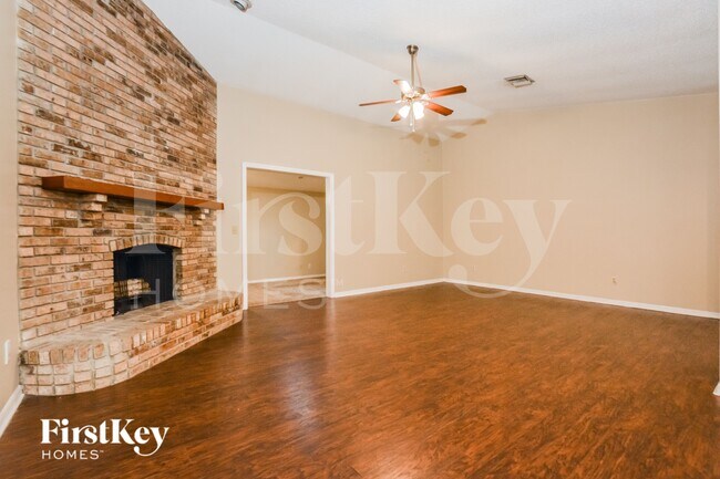 Building Photo - 520 Whispering Oak Ln