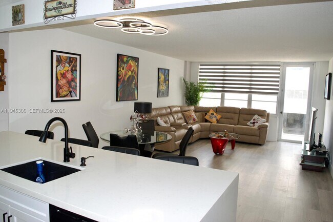 Building Photo - 3725 S Ocean Dr