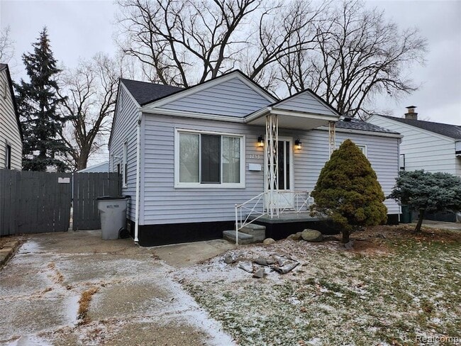 Building Photo - 1753 E Milton Ave