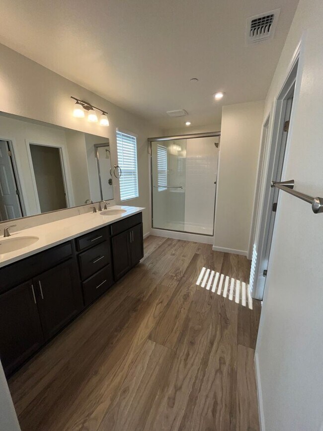 Foto del edificio - 4BR | 3Ba | 2 Car Garage | Loft, Energy Ef...