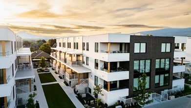 Building Photo - Ledge on Lakeshore