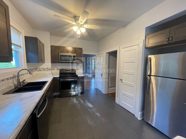 Foto del edificio - Unbelievable 4bd/2ba Home right next to NC...