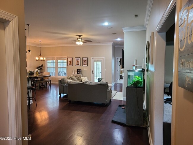 Foto del edificio - 229 Silver Creek Loop