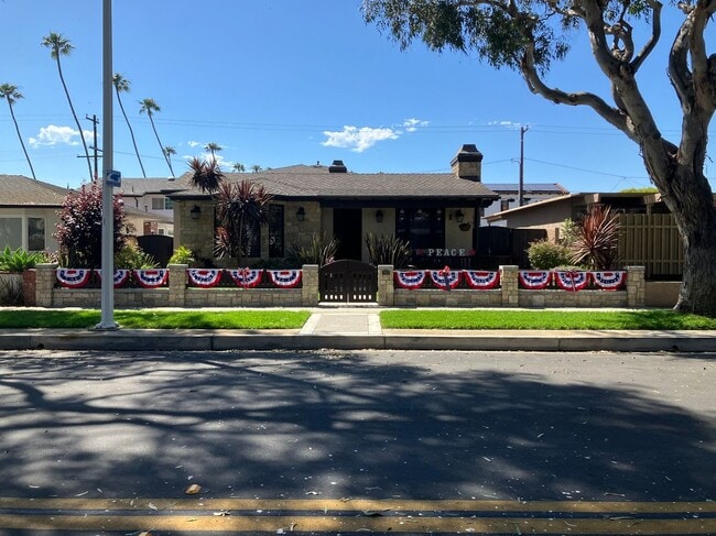 Building Photo - 707 12th