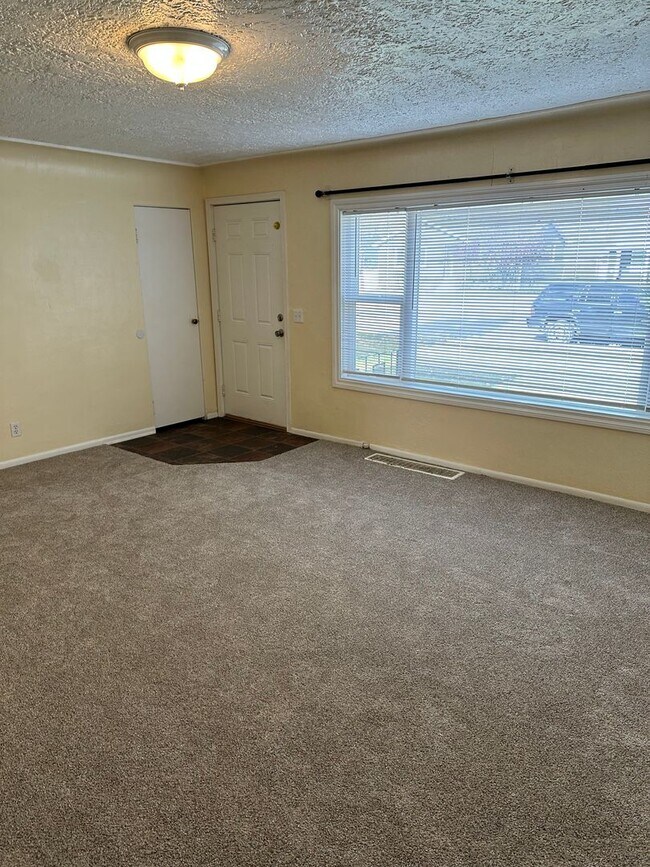 Foto del edificio - 2 Bedroom House with a 2 Car Garage