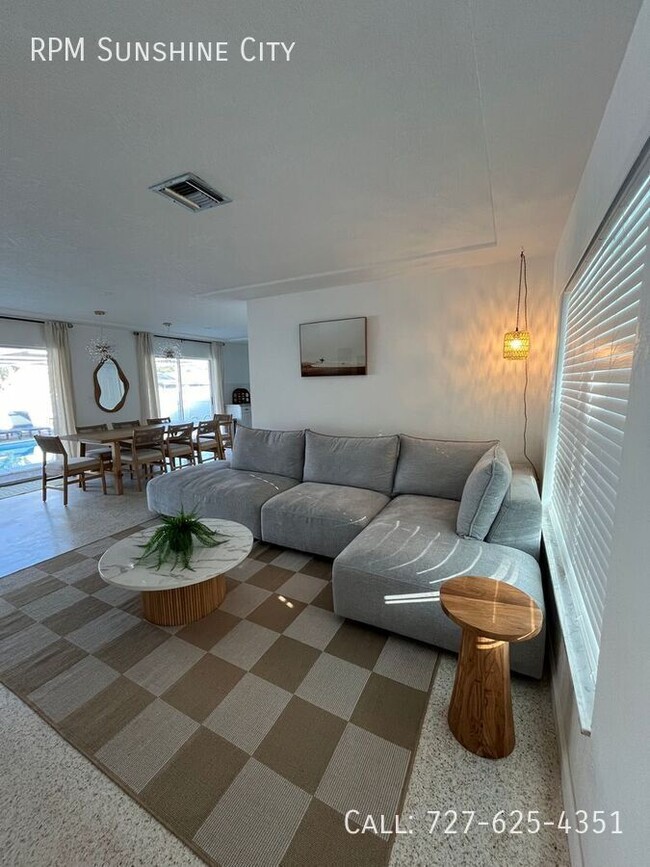 Foto del edificio - 8432 136th St