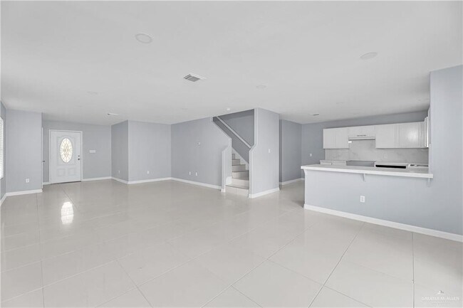 Building Photo - 2208 Eagle Landing Dr