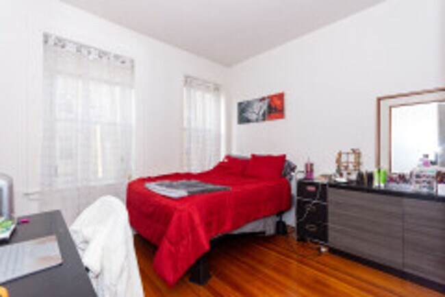 Building Photo - 4 BED RIGHT IN ALLSTON