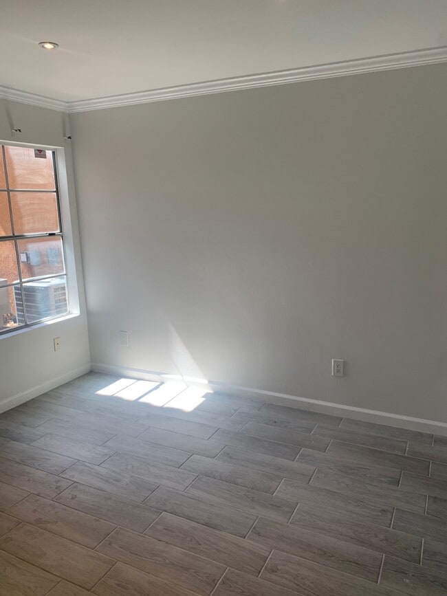 Foto del edificio - Lakeshore 6E