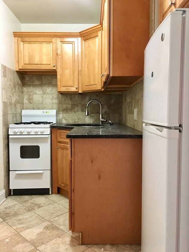 Primary Photo - 143 W 74th St