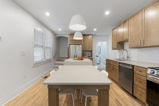 Foto del edificio - 1704-1706-1706 W 3rd Ave