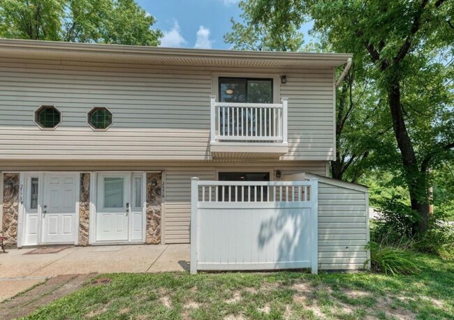Building Photo - 2576 Bluff View Dr