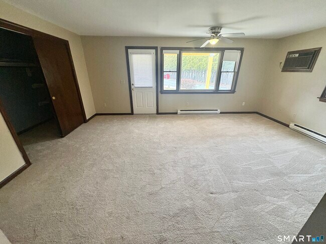 Foto del edificio - 302 Boston Post Rd