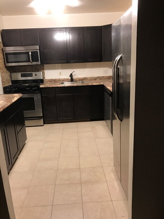 Kitchen - 12682 Greenhall Dr
